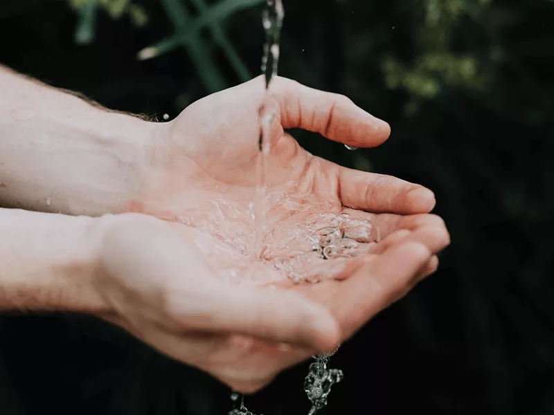 Water_in_Hands