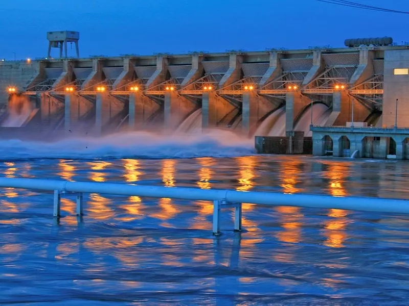 dam at night 2.jpg