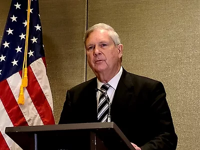 Vilsack Outlook Forum.jpg
