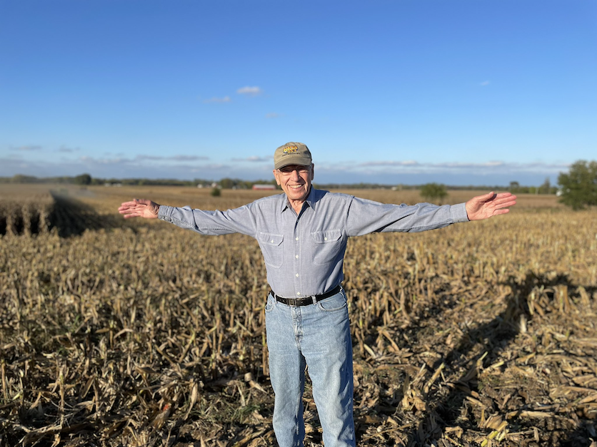 Chuck_Grassley_in_a_cornfield.png
