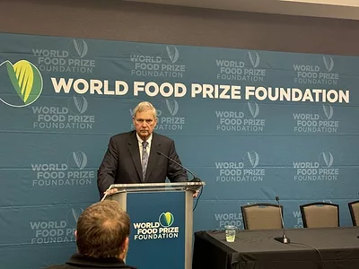 Tom-Vilsack-at-World-Food-Prize-2024-LJ.jpg