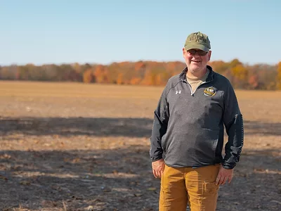 JOE RICKER AFBF FARM CREDIT VETERAN AWARD 1.jpg
