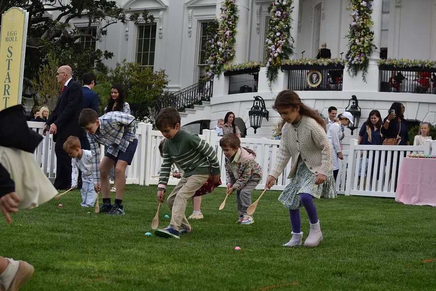 Children roll eggs on the White House Lawn.jpg
