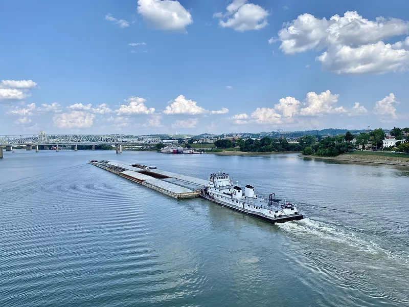 barge_ohio_river.jpg