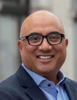 Ron-Estrada-headshot.jpg