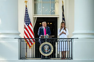 trump_balcony.jpg