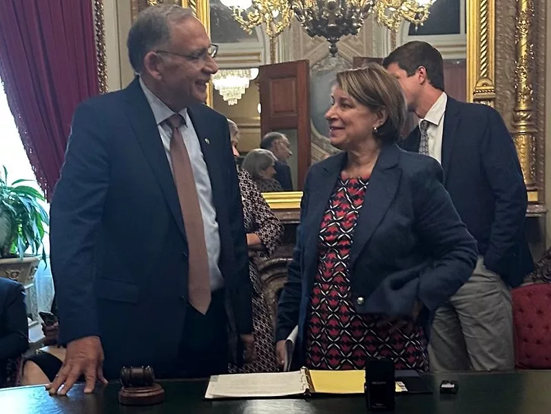 boozman-klobuchar-2.jpg