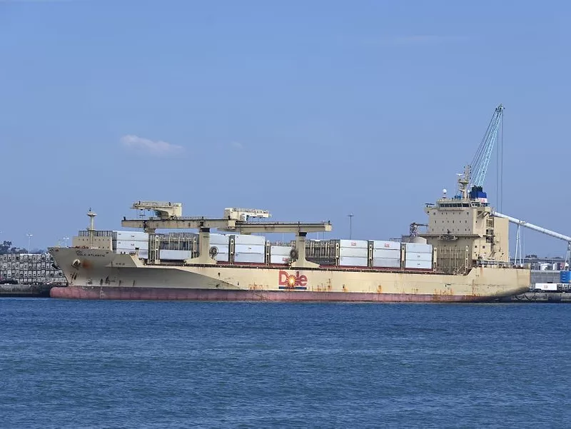 Dole-container-ship-in-San-Diego-harbor.JPG