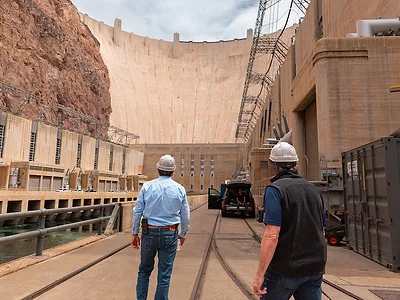 Burgum_hoover_dam.jpg
