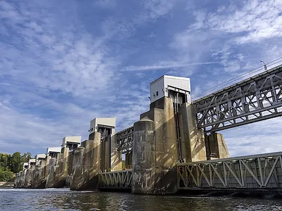 Montgomery Locks and Dam.jpg