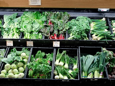 Produce_in_grocery_store.jpg