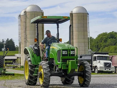 Tractor_with_ROPS.jpg