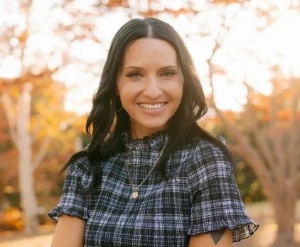 Sara NR Headshot.jpg