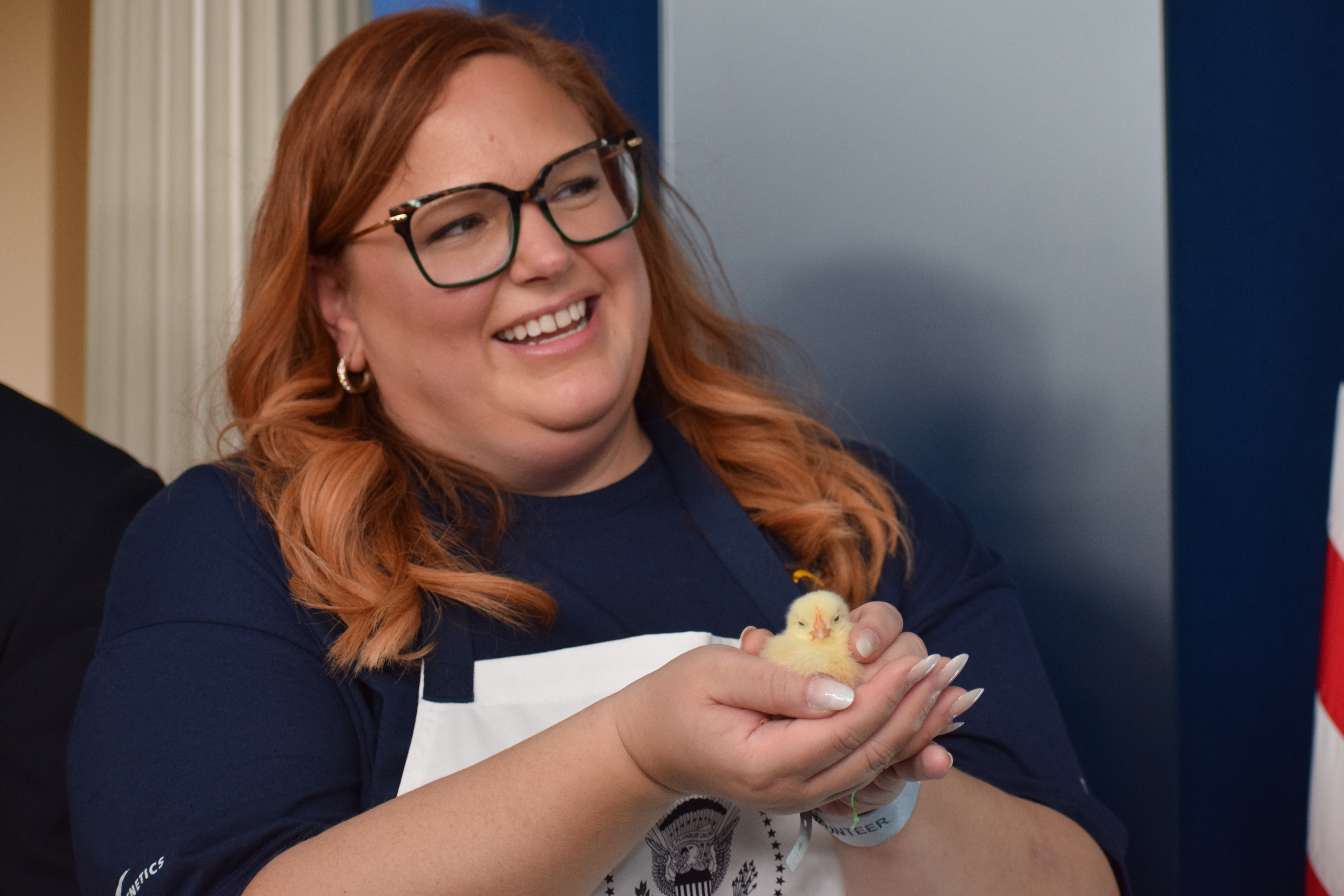 Emily Metz chicks White House briefing room.jpg