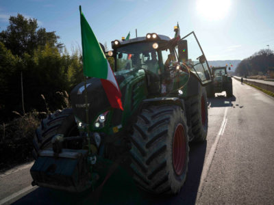 AP_Jan_24_Europe_farmer_protests_Italy.jpg
