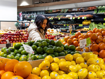 AP_Jan_24_fruit_and_vegetable_shopping.jpg