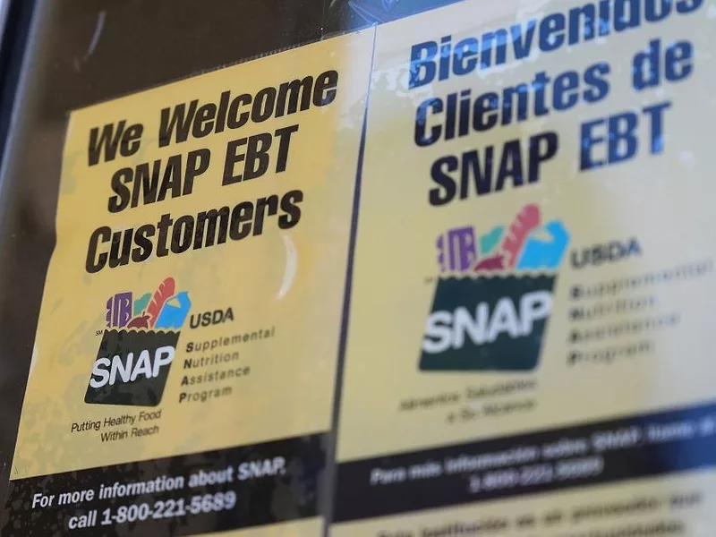 SNAP-EBT-sign-AP-photo-file-NL-2-25-26.jpg
