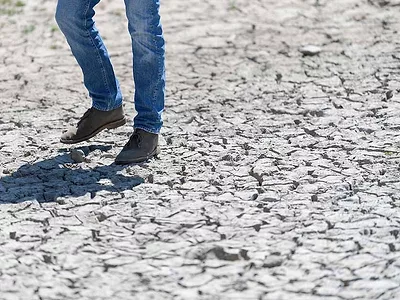 Newsom-boots-drought-836x627.jpg