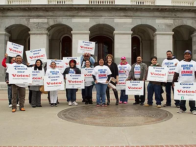 Sen. Grove with Gerawan workers