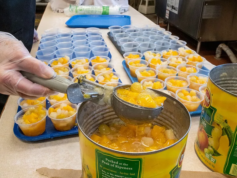 school_lunch_fruit.jpg