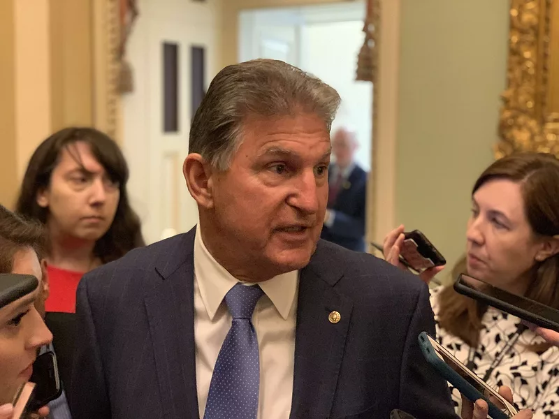 Joe Manchin  836