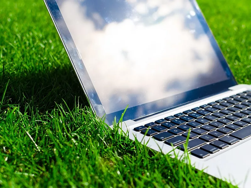 Laptop in field 836