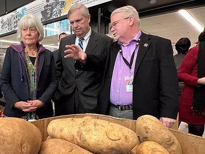 Vilsack-DCCK-tour.jpg