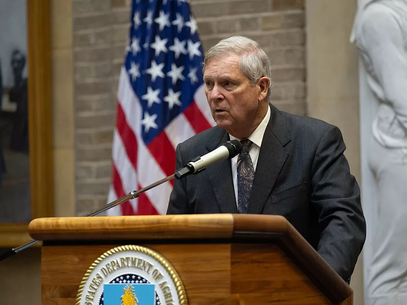 Vilsack-whitten-patio.jpg