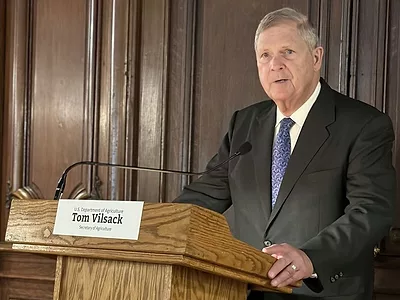 vilsack-at-NAAJ-41524-Brasher.jpg