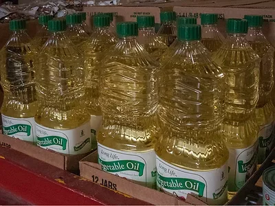 Cooking oil - USDA Photo.jpg