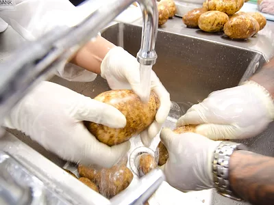 USDA-washing-potatoes-food-safety.jpg