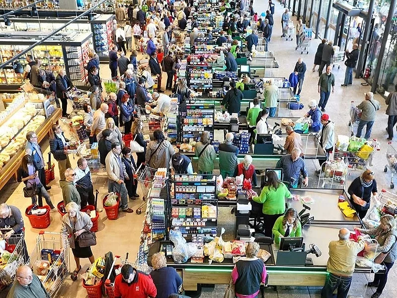grocery check out crowd