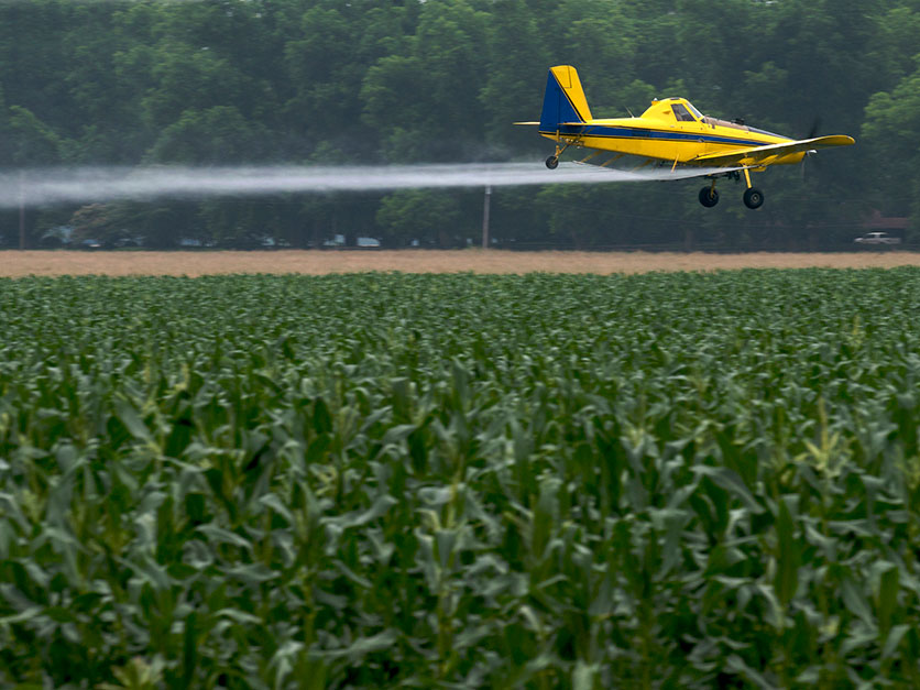 cropduster_crops_spraying_chemicals2