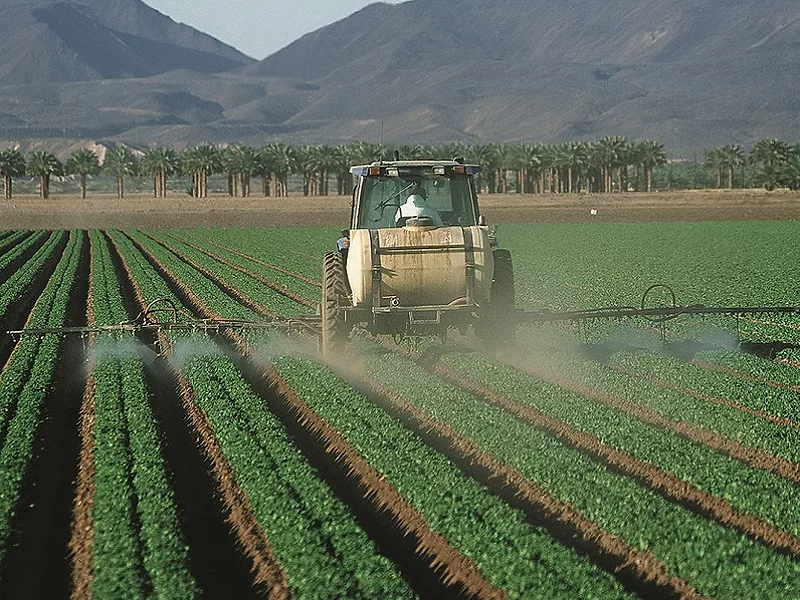 Pesticide_applicator