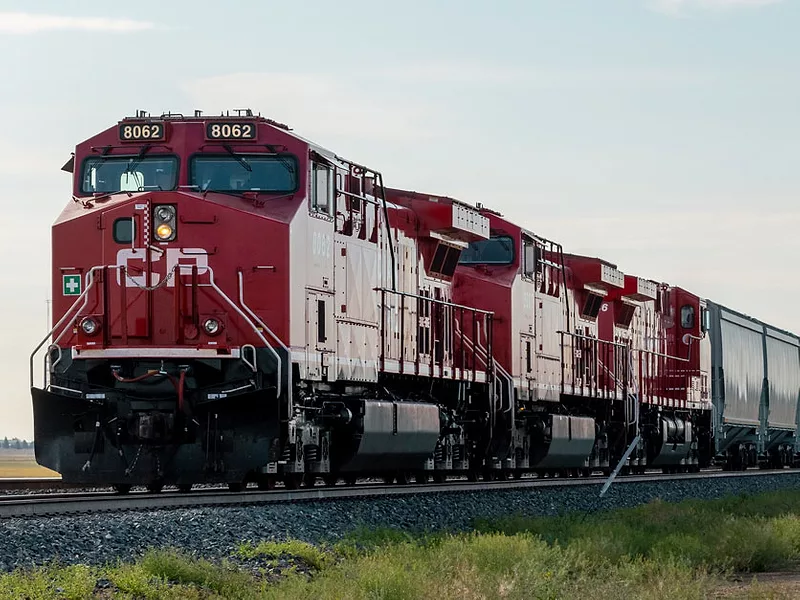 Canadian_Pacific_grain_train.jpg